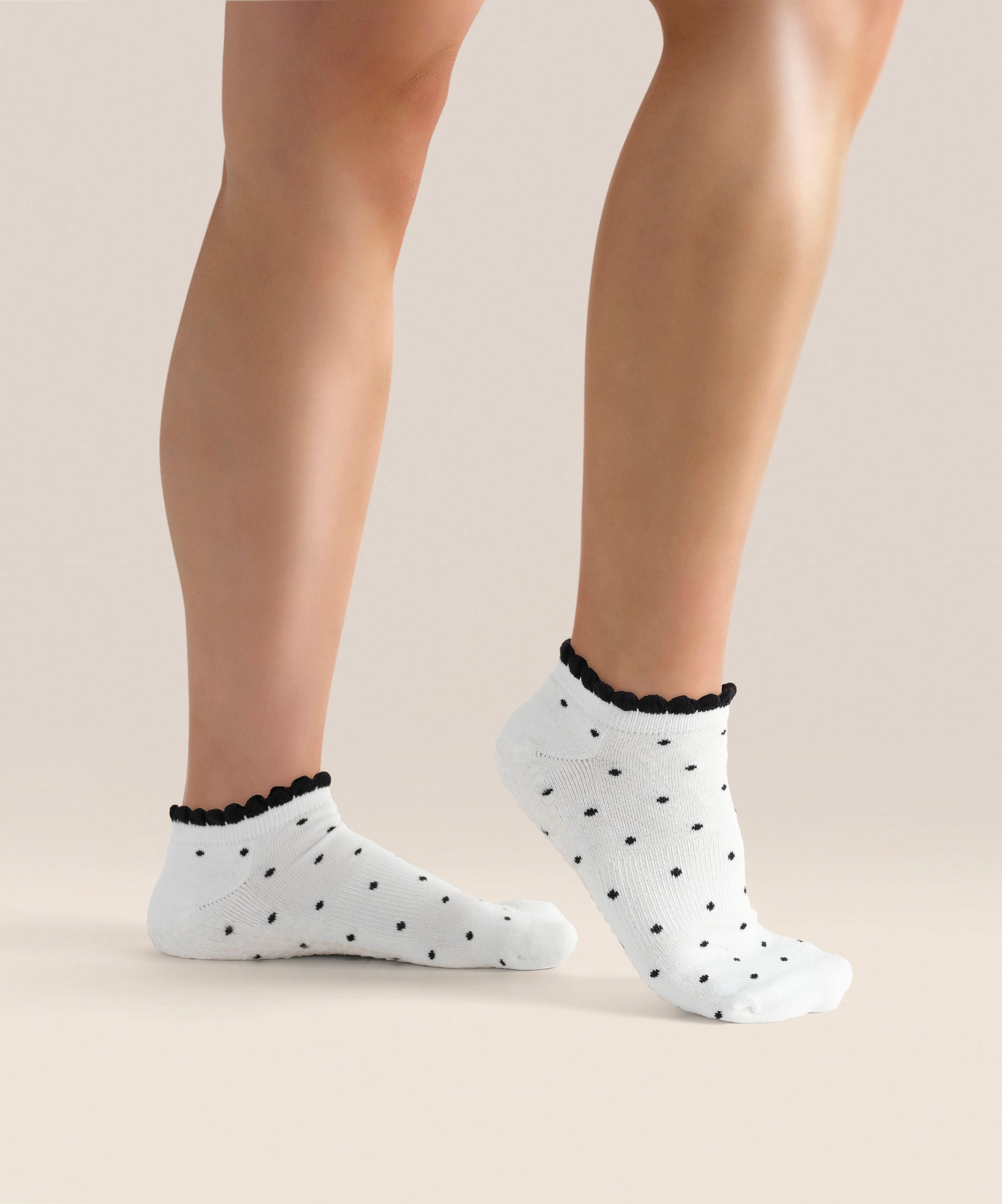 En Pointe Monochrome 'Low Rise' Gift Box - Medium