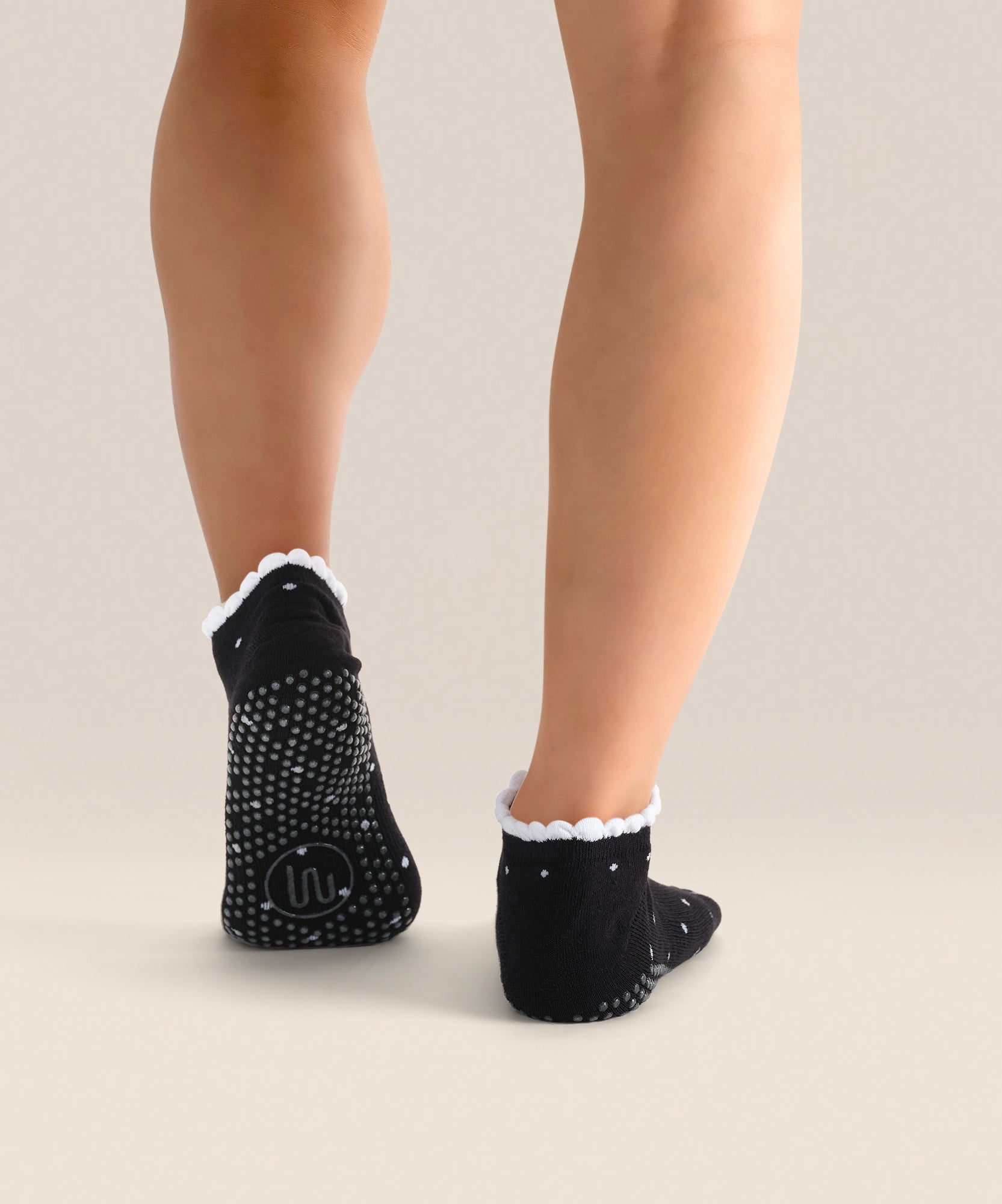 Classic Low Rise Grip Socks Black Polka Ruffle
