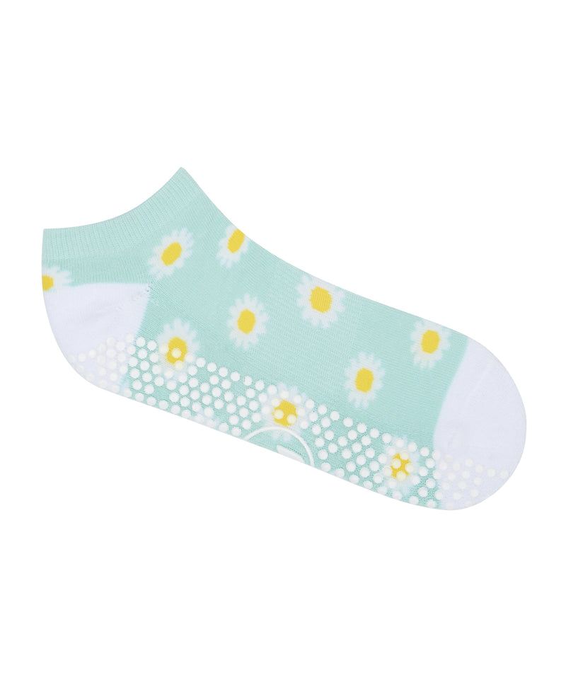 Daydreamer low rise grip socks with secure grip for barre workouts