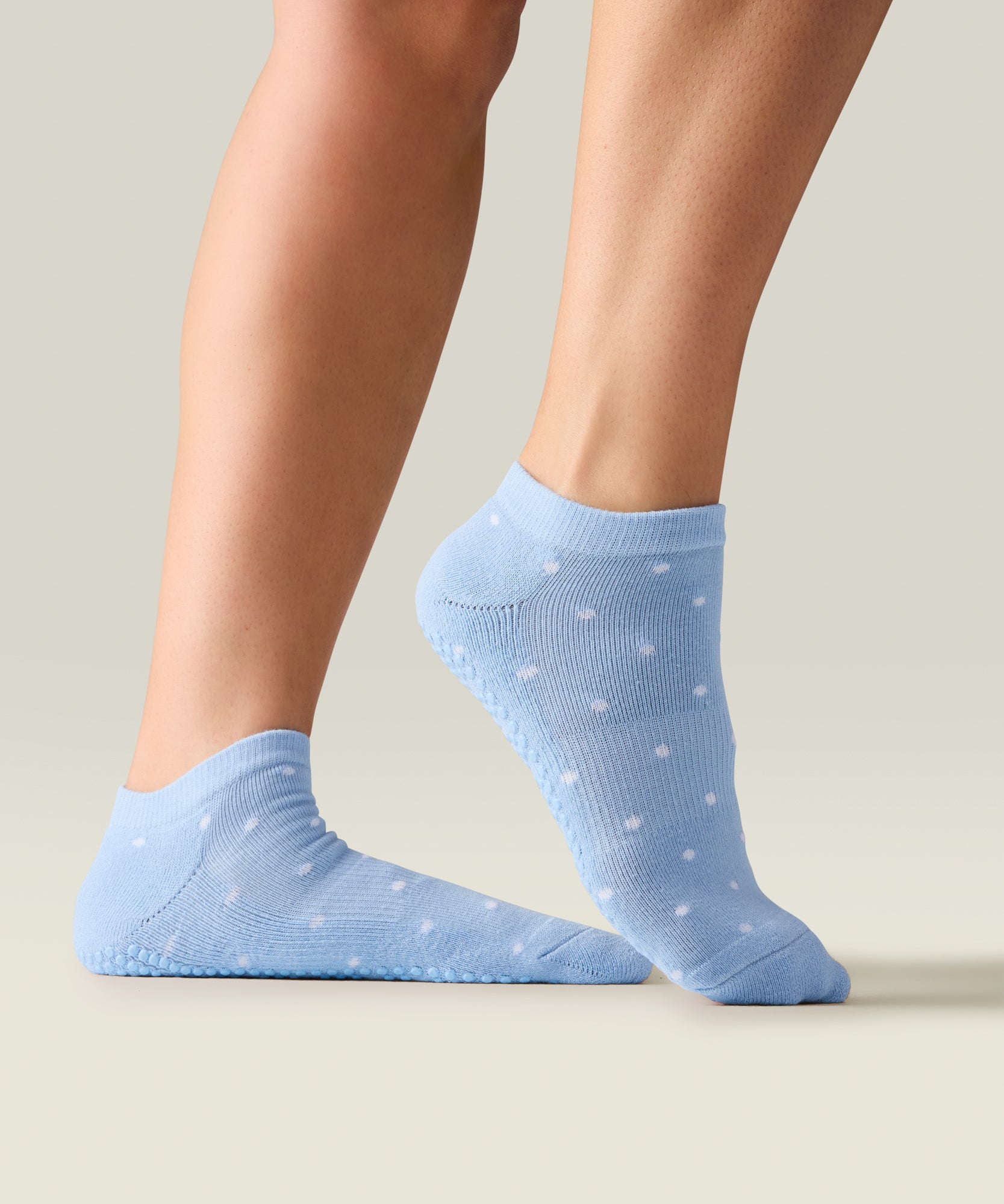 Classic Low Rise Grip Socks - Blue Polka Dots