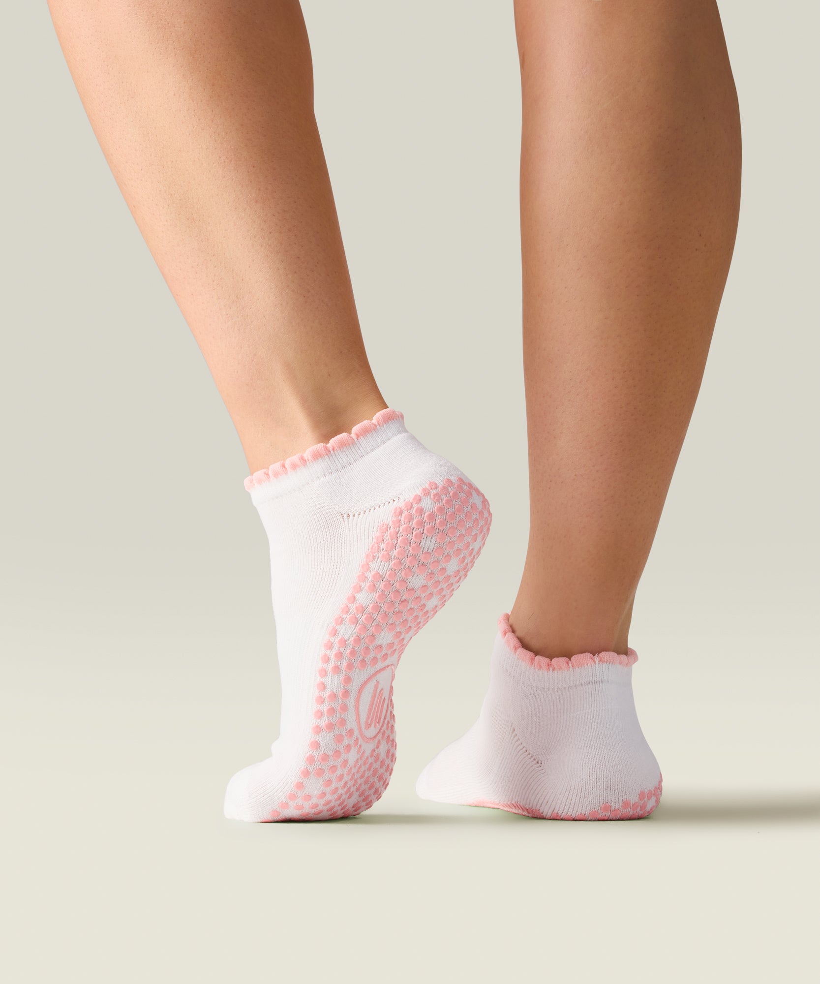 Classic Low Rise Grip Socks - Ivory Pink Frill